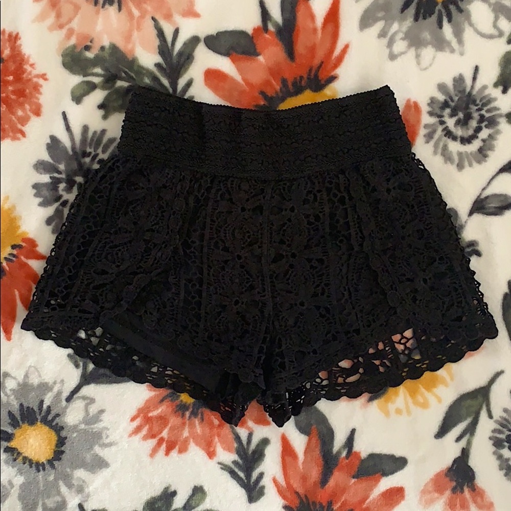 Girls black crochet-like shorts (XS)